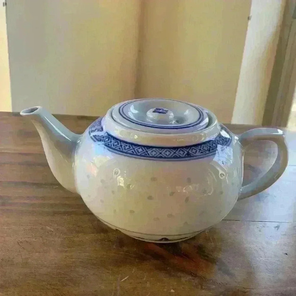 Vintage 70's Chinese Blue And White Porcelain Rice Grain Pattern Teapot - Picture 1 of 7